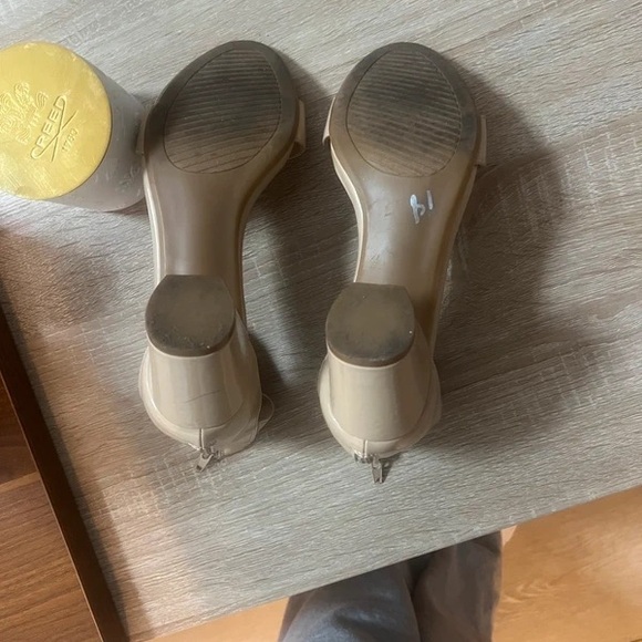 WHITEMT. Nude Ankle-Strap Block Heel Sandals - Picture 3 of 3